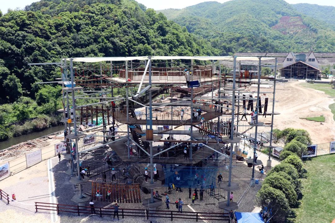 <b>浙江宁波半山半水度假村水晶塔</b>